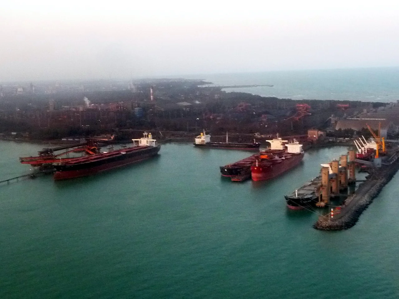 Vista parcial do Porto de Tubarão ES