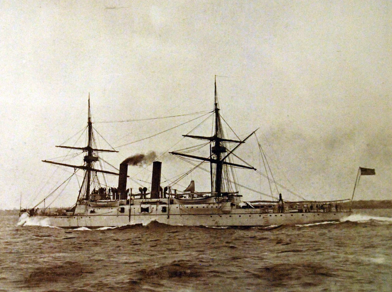 Lot 3000-K-24:   U.S. Navy protected cruiser, USS Boston, port stern view during speed trials.   Detroit Publishing Company, 1890-1912.  Courtesy of the Library of Congress.  (2016/03/25).