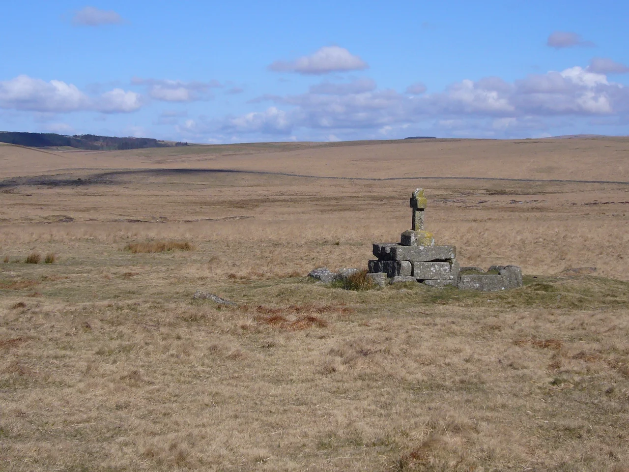 Looking East &amp; showing the setting of Childe's Tomb  located on the south-east edge of Foxtor Mire on Dartmoor at grid reference SX625704. Legend has it that the cross was erected over the kistvaen (burial chamber) of Childe the Hunter.