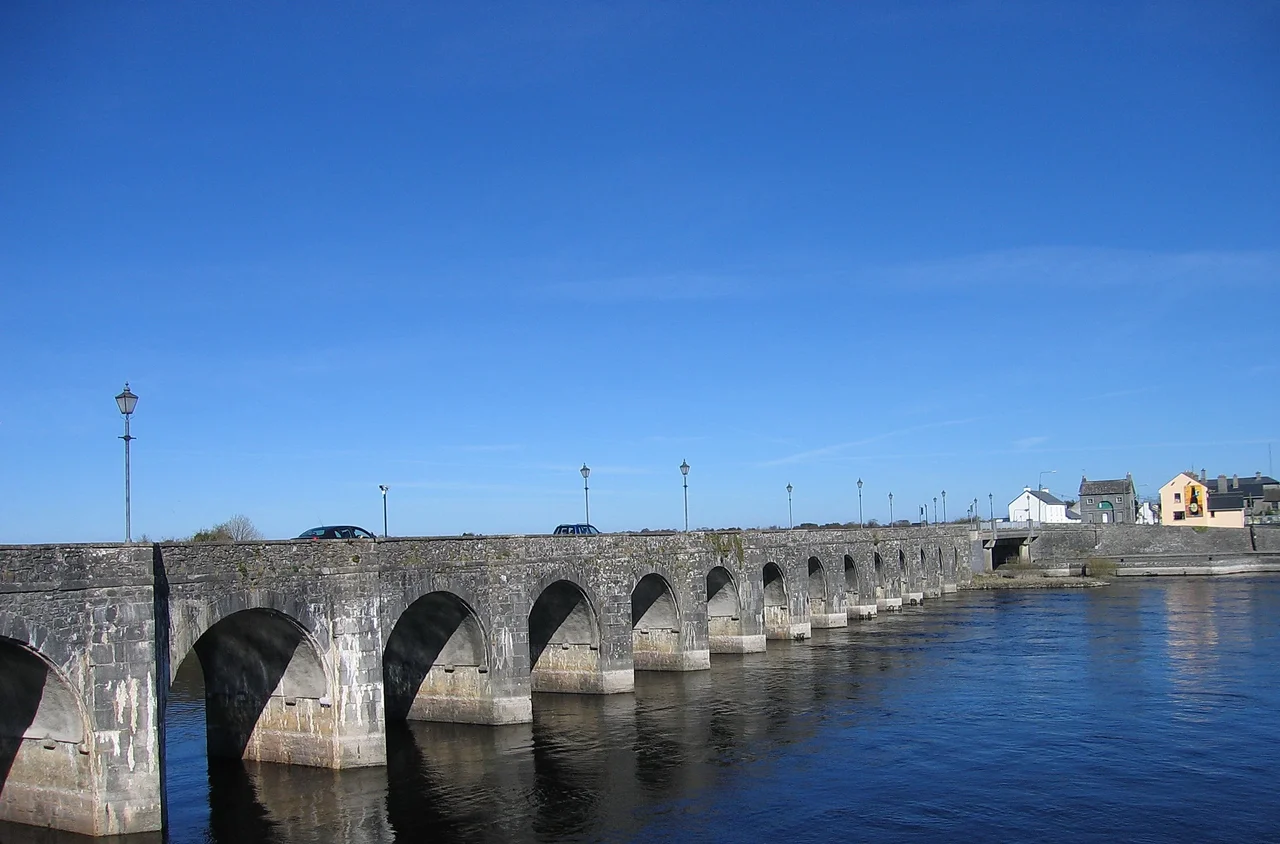 Bridge over the River Shannon at Shannonbridge, Ireland