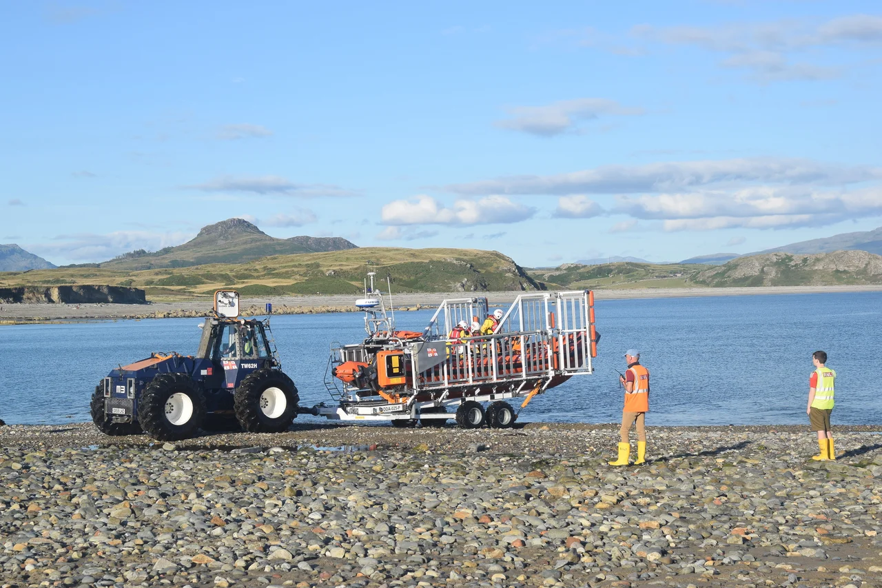 Lifeboat training exercise at Criccieth beach III