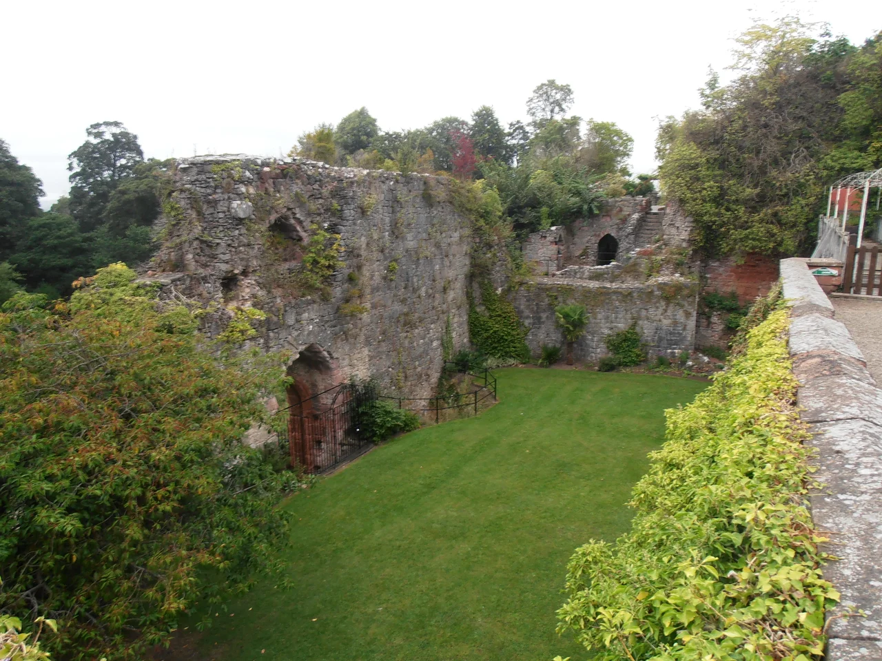 Castell Rhuthun (Ruthin Castle), Sir Ddinbych. 
Ruthin Castle, Ruthin, Denbighshire, Wales.