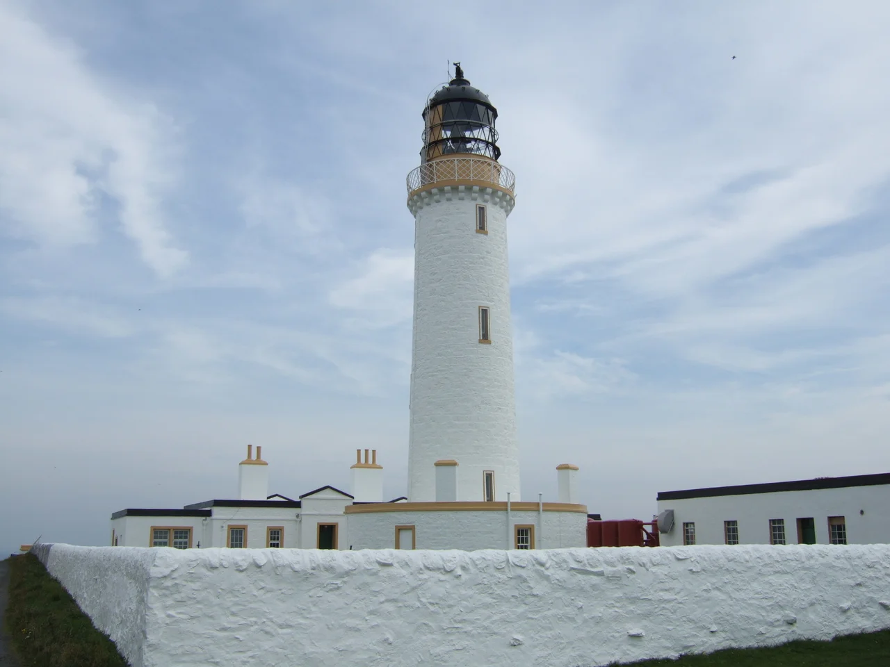 Mull of Galloway Lighthouse. 3rd September 2005
Photographer - A.M.Hurrell
Camera - Fuji FinePix F10

Modified - Trimmed and file size reduced using Finepix Software