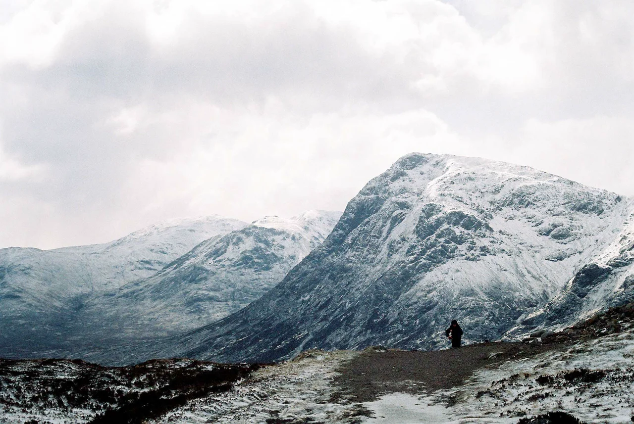 The West Highland Way in 2005, view from the summit of the Devil's Staircase looking south over the east end of Glen Coe, towards Buachaille Etive Mòr with Creise and Meall a' Bhuiridh beyond.