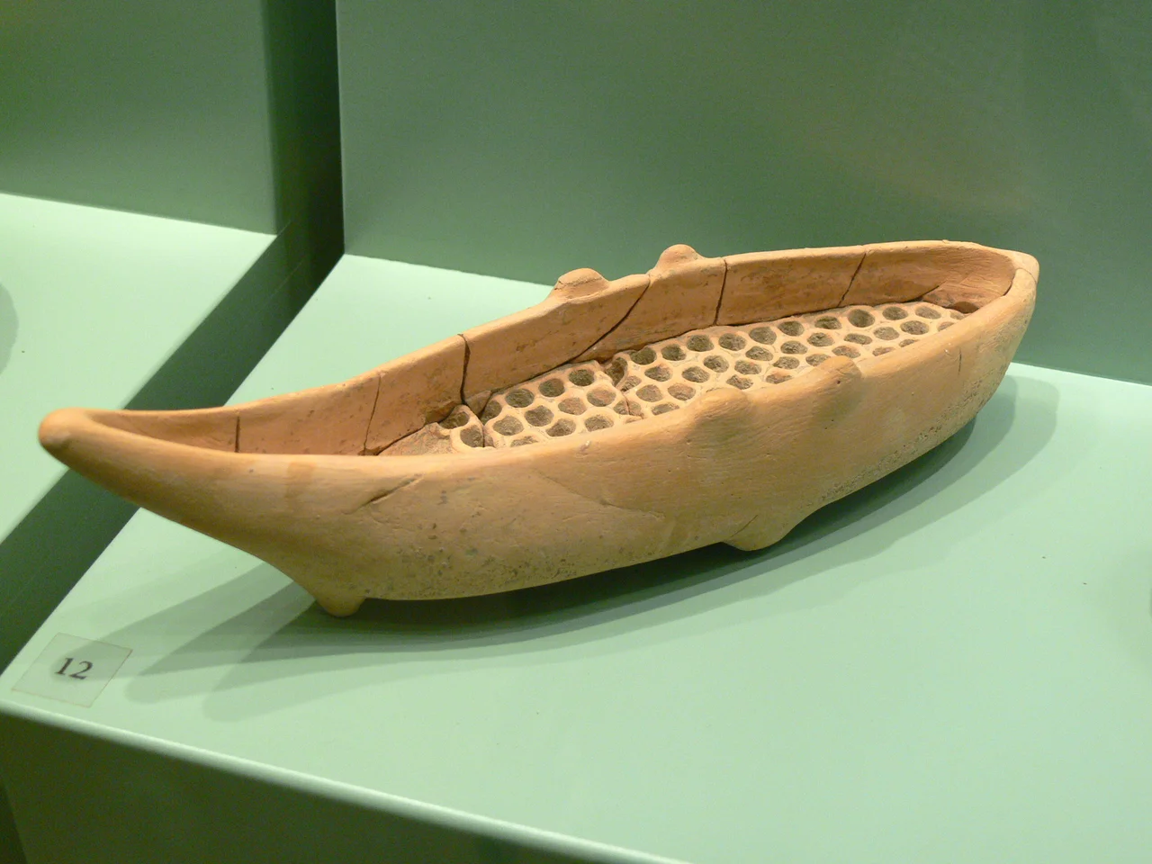 Archaeological Museum in Chania. Model of an early Minoan ship. Odegetria Monastery area in Asteroussia, 1900 - 1700 B.C. )