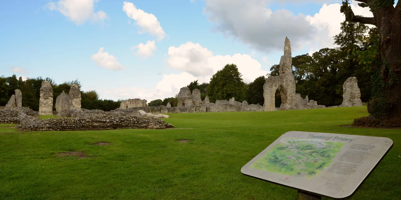 Cmglee Thetford Priory.jpg