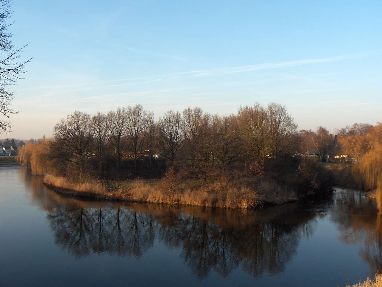Beschreibung: Hulst (Niederlande, Prov. Zeeland), Ravelin im Nordostgraben der Stadtfestung 

Datum: 15. Januar 2006
Fotograf: Friedrich Tellberg