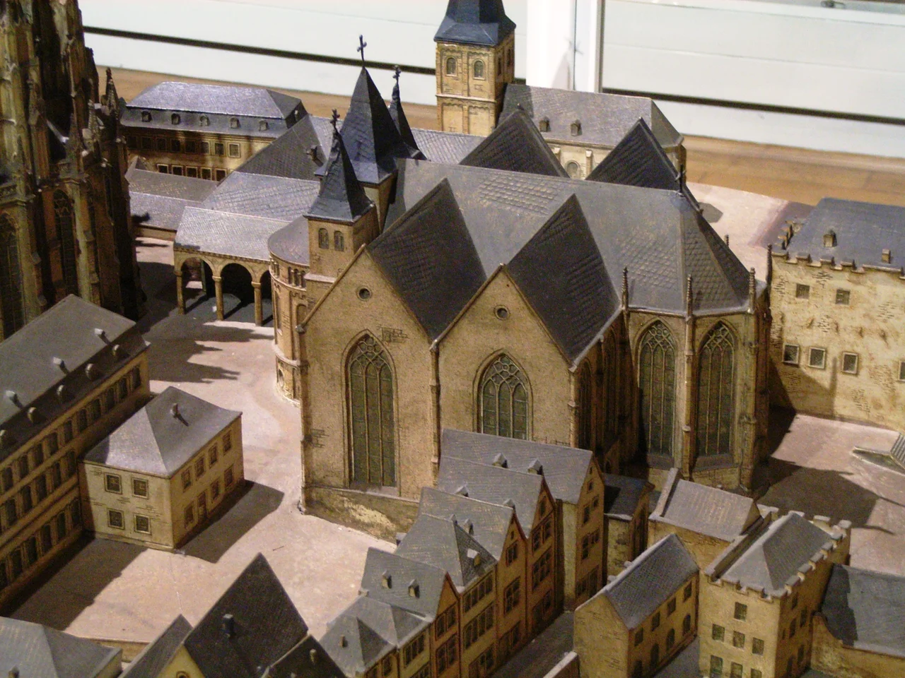 Former church St. Maria ad Gradus, Cologne, Germany. With the St. Lupus church behind.
Built in 11th century, destroyed 1817.
Model of the church, located in Cologne Stadtmuseum.