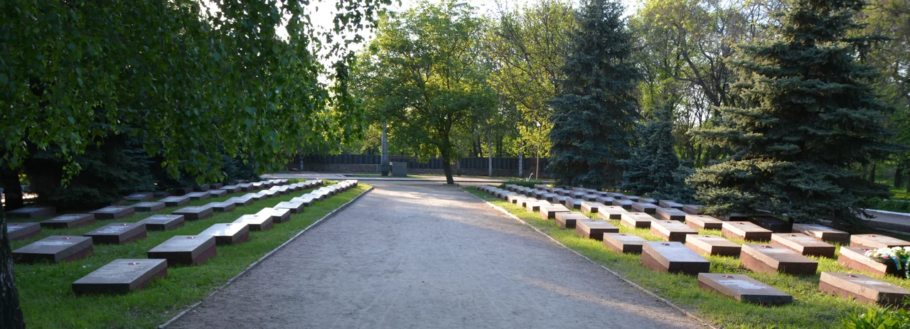 The beginning of the city of Yelisavetgrad (Kropyvnytskyi) was the construction in 1754 on the right bank of the Ingul river a fortress, named after St. righteous Elisabeth, the mother of John the Baptist. Inside it are two large cemeteries - the Pantheon of Eternal Glory, dedicated to soldiers who fell in World War II, a cemetery of 50,000 civilians, mostly Jews, killed during the Nazi occupation, and one of the city's hospitals.
