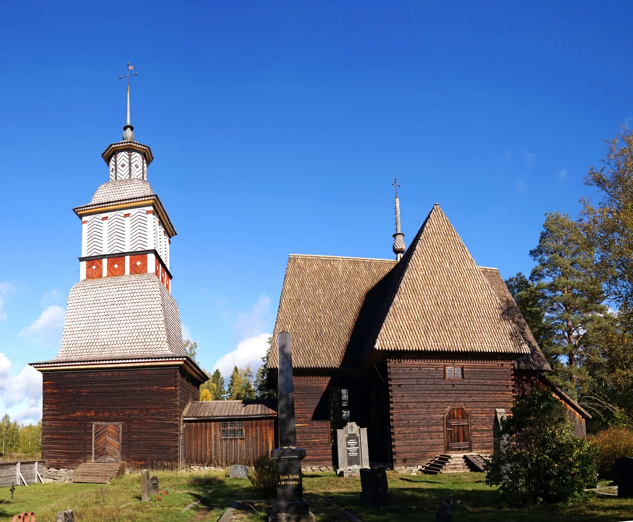 This is a photo of a monument in Finland identified by the ID 'Petäjävesi old and new church and surroundings' (Q29974097) - RKY: 221