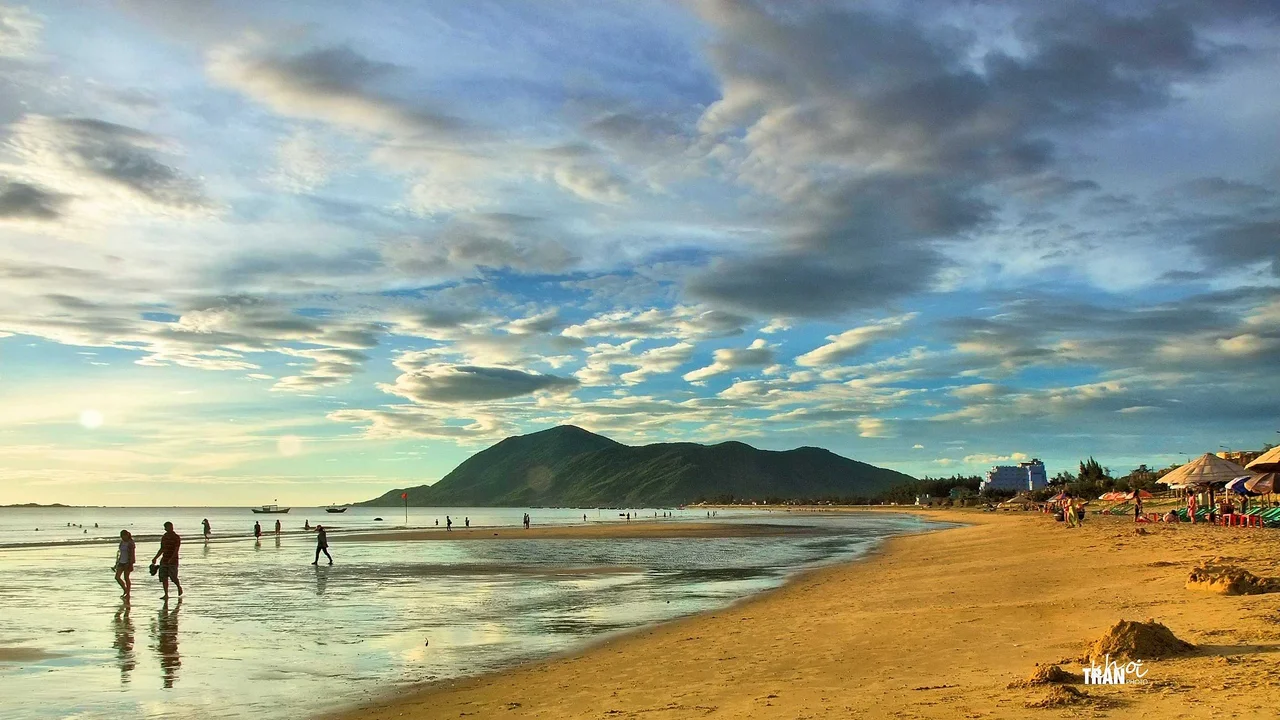 Bãi biển Thiên Cầm trong buổi sớm