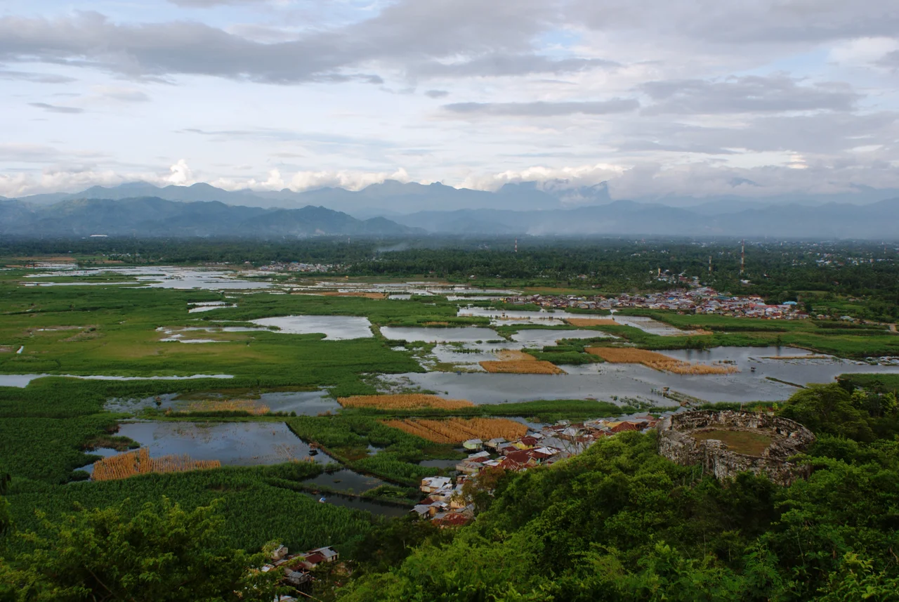 Limboto Lake view from Otanaha fortress, Gorontalo, Indonesia (2011)