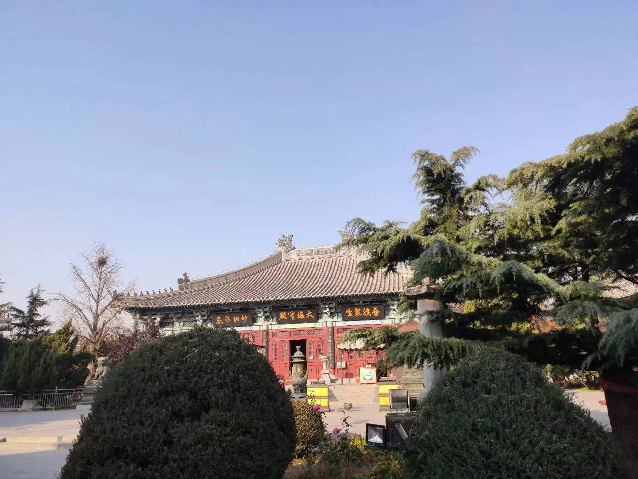 广济寺主殿(位于中国天津市宝坻区)