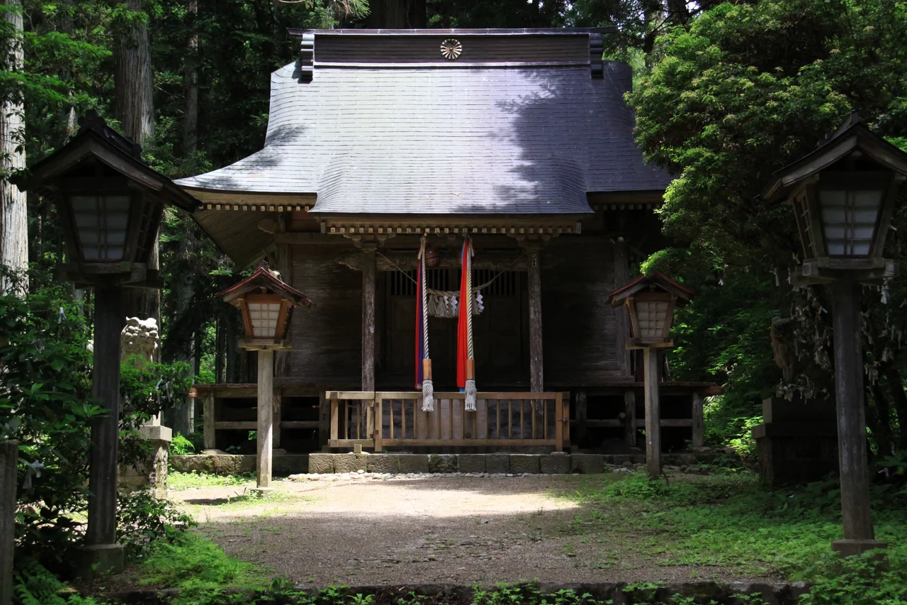 Koganeyama jinja Haiden